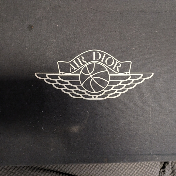 Air Jordan Dior High Tops - Picture 6 of 8